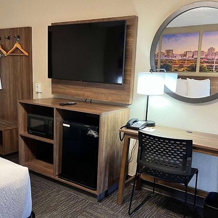 Days Inn By Wyndham Monroe Nc מראה חיצוני תמונה