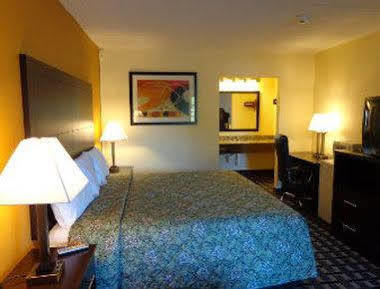 Days Inn By Wyndham Monroe Nc מראה חיצוני תמונה
